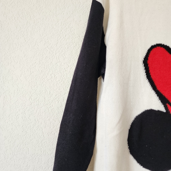 🎀Disney Cream and Red Cartoon Long Sleeve Medium Juniors🎀 - Picture 5 of 5